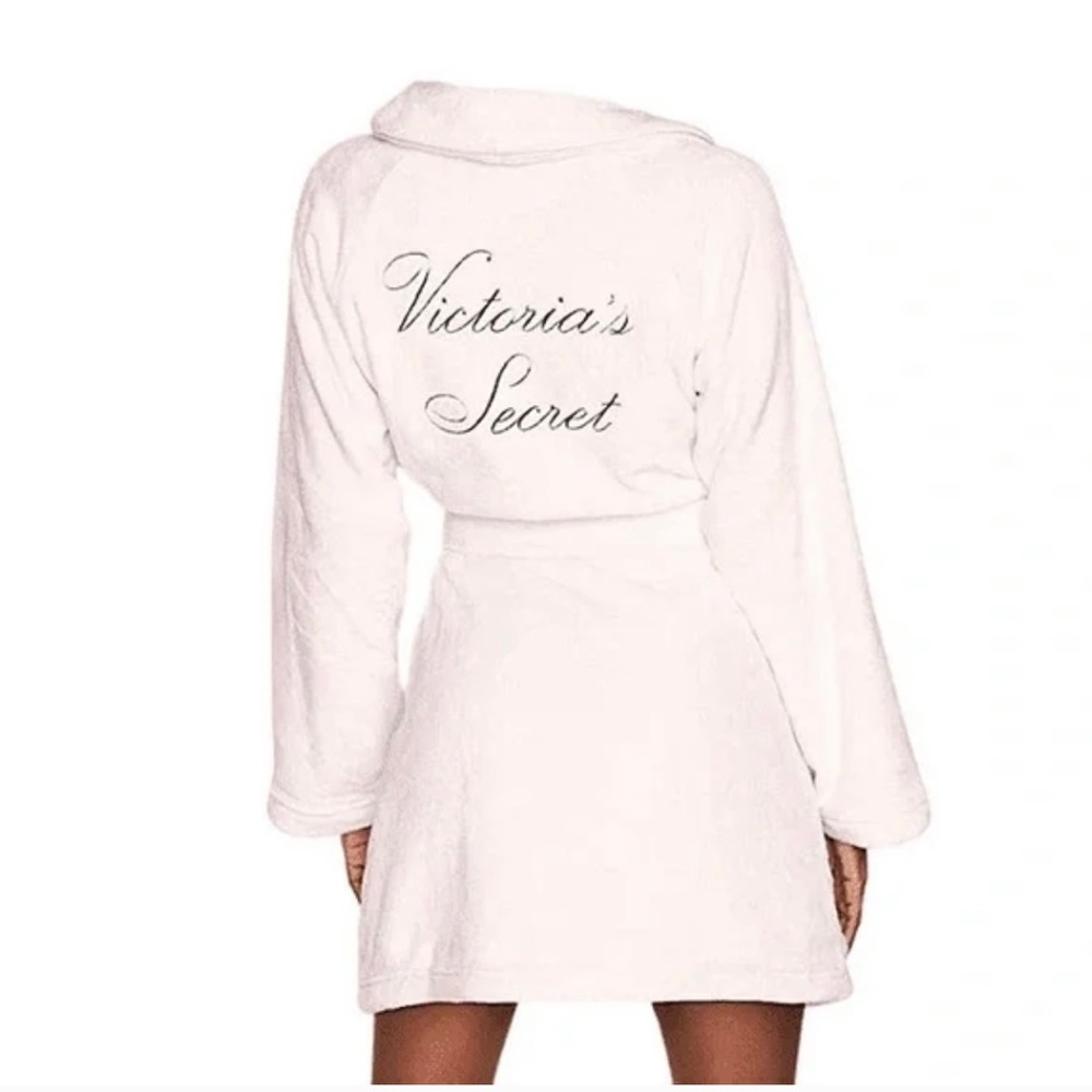 Victoria's Secret Short Cozy Plush Robe Super Soft Color Pink Size M/L